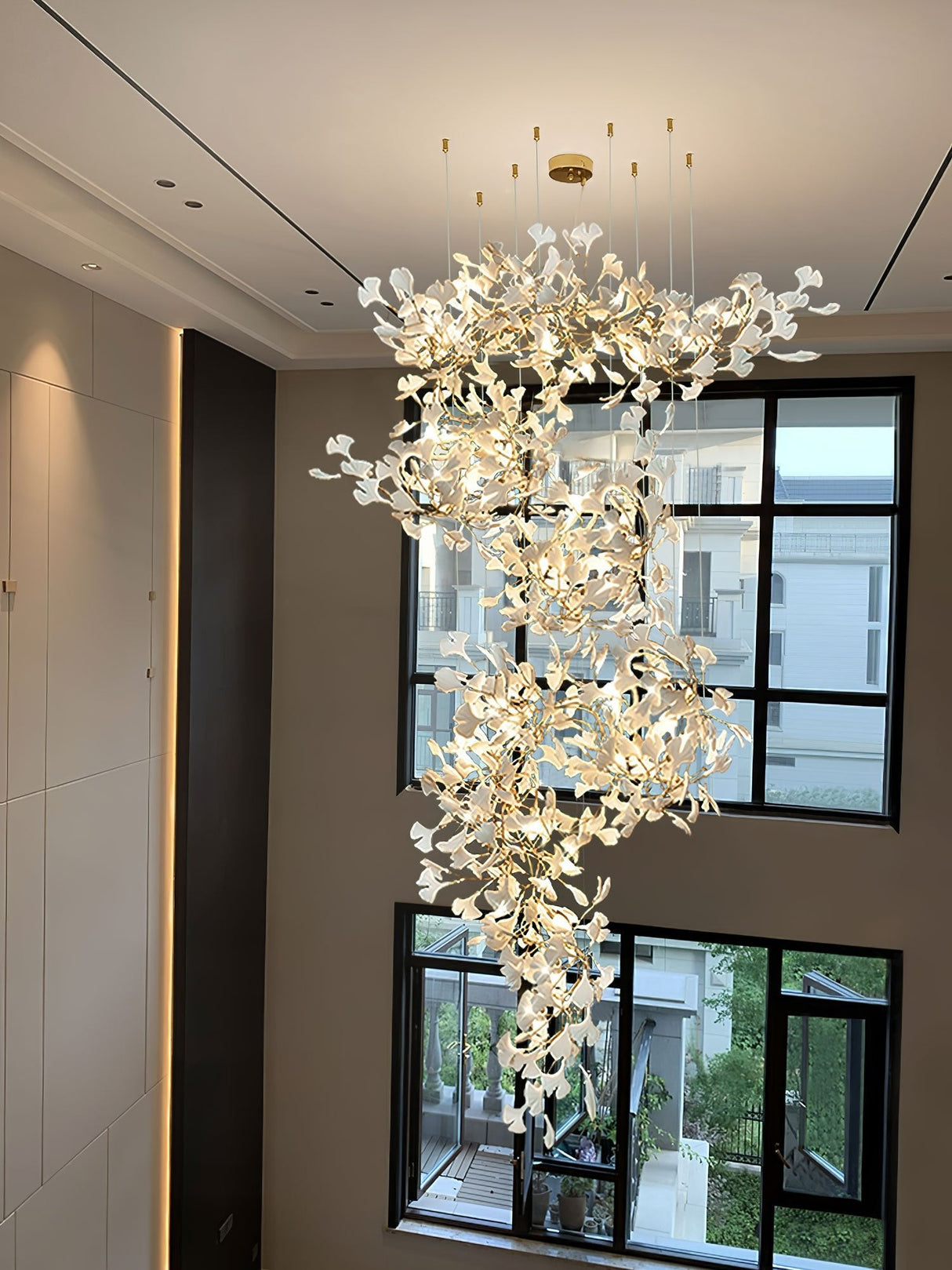 Gingko Chandelier F USE White and Gold