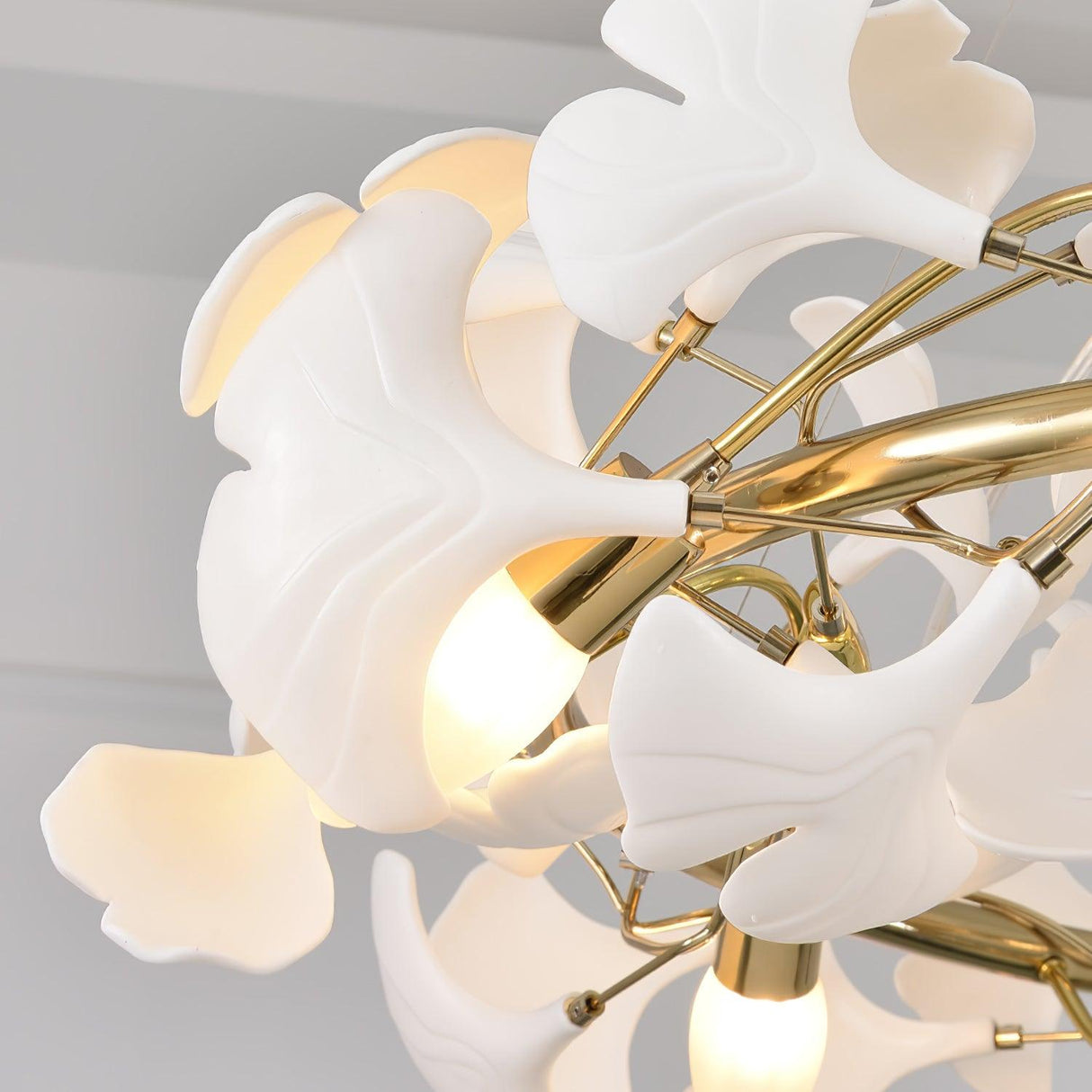 Gingko Chandelier K USE White and Gold