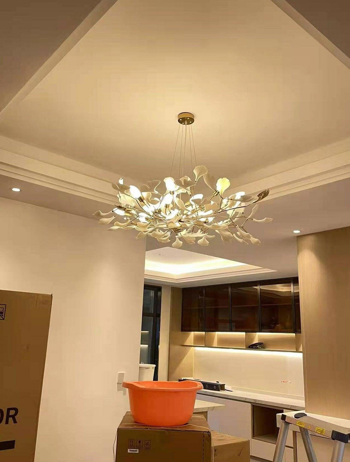 Gingko Chandelier B USE White and Gold